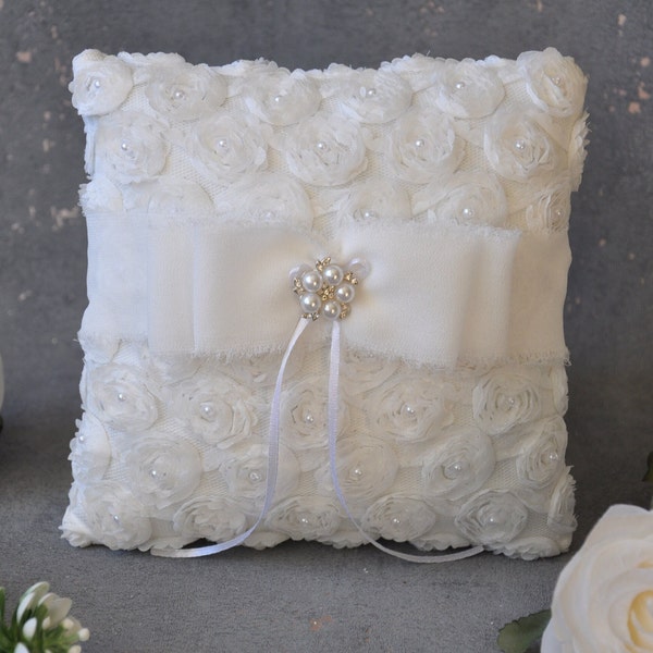 wedding pillow, ring bearer pillow, white  ring pillow, ringkissen, lace wedding pillow, boho style wedding pillow, wedding acsessories