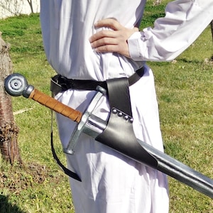 Sword sheath in leather, Also for left-handed, 2 colours available.