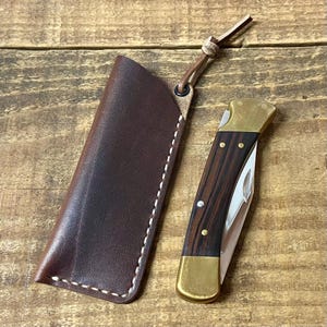 Porte-couteau Bayou Cypress | Cuir de selle + options | For Buck 110, grande caisse de trappeur | Lampe de poche | Emportez tous les jours | Fait main aux Etats-Unis