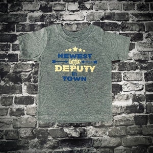 Cute Infant Newest Little Deputy in Town Onesie Bodysuit or t-shirt Law Enforcement Sheriff Baby afbeelding 4