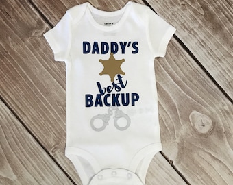 Police / Sheriff "Daddy's Best Backup" Newborn Baby Bodysuit Toddler T-Shirt in white