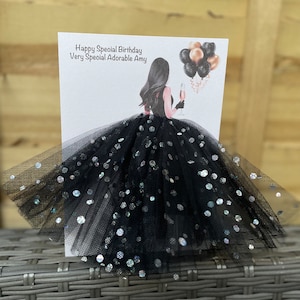 A5 A4 grande carte d'anniversaire personnalisée 3D fille en robe toute occasion carte tutu noir jupe tulle paillettes carte ballons cheveux noirs
