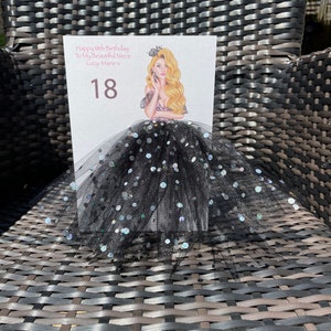 A5 fait à la main personnalisé fille en robe carte d'anniversaire n'importe quelle occasion carte unique carte tutu tulle sœur ami cheveux blonds
