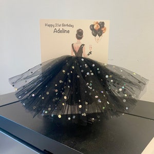 A5 A4 grande carte d'anniversaire personnalisée 3D fille en robe toute occasion carte tutu noir jupe tulle paillettes carte ballons cheveux noirs