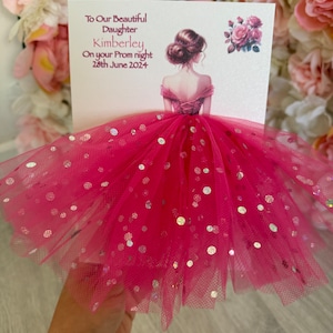 A5 A4 grande carte personnalisée 3D fille en robe d'anniversaire carte de bal de finissants toute occasion carte gris rose jupe tulle paillettes carte
