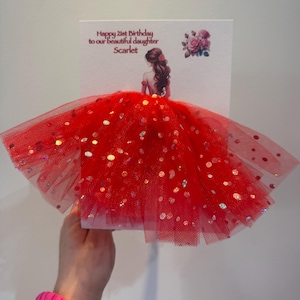 A5 A4 grande carte personnalisée 3D fille en robe d'anniversaire carte de bal toute occasion carte jupe rouge tulle paillettes carte