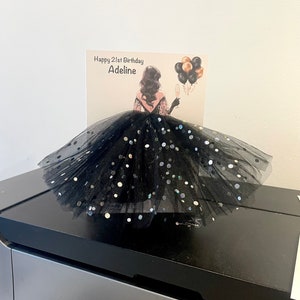 A5 A4 grande carte d'anniversaire personnalisée 3D fille en robe toute occasion carte tutu noir jupe tulle paillettes carte ballons cheveux noirs