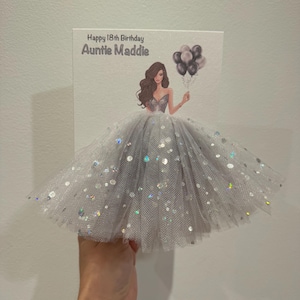 A5 A4 grande carte d'anniversaire personnalisée 3D faite main pour fille en robe toutes les occasions carte tutu gris jupe tulle paillettes carte ballons cheveux bruns