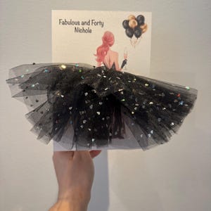 A5 A4 grande carte d'anniversaire personnalisée 3D faite main pour fille en robe toutes les occasions carte tutu noir jupe tulle paillettes jolie carte cheveux roux roux