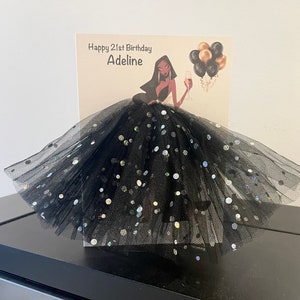 A5 A4 grande carte d'anniversaire personnalisée 3D fille en robe toute occasion carte tutu noir jupe tulle paillettes carte ballons cheveux noirs