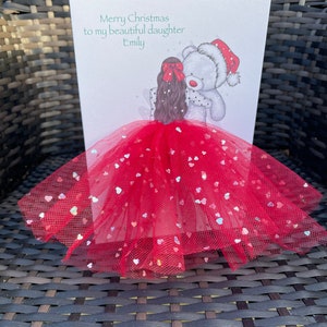 Carte de Noël personnalisée 3D faite main pour fille en robe, carte de jupe tutu 3D unique, fille avec ours en peluche, jolie jupe rouge