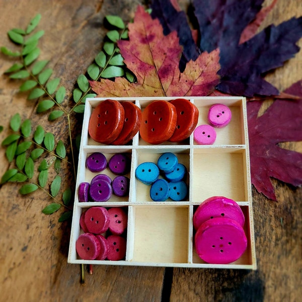 Brightly colored wooden buttons, handmade recycled wood buttons, by Tribu Urbaine Design