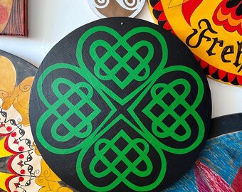 Clover knot work hex sign