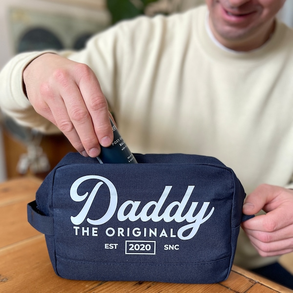 Personalised Daddy Wash Bag, Father's Day Gift For Him, Custom New Dad Gift, Birthday Gift For Grandad, Personalised Mens Toiletry Bag