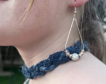 Collana girocollo larga in denim fatta a mano – Accessori in denim riciclato