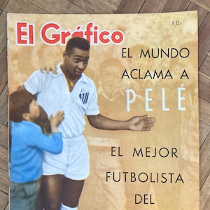 Pelé (only on the cover) - "El Gráfico" magazine - 1961 - written in spanish - Brazil football soccer Pele