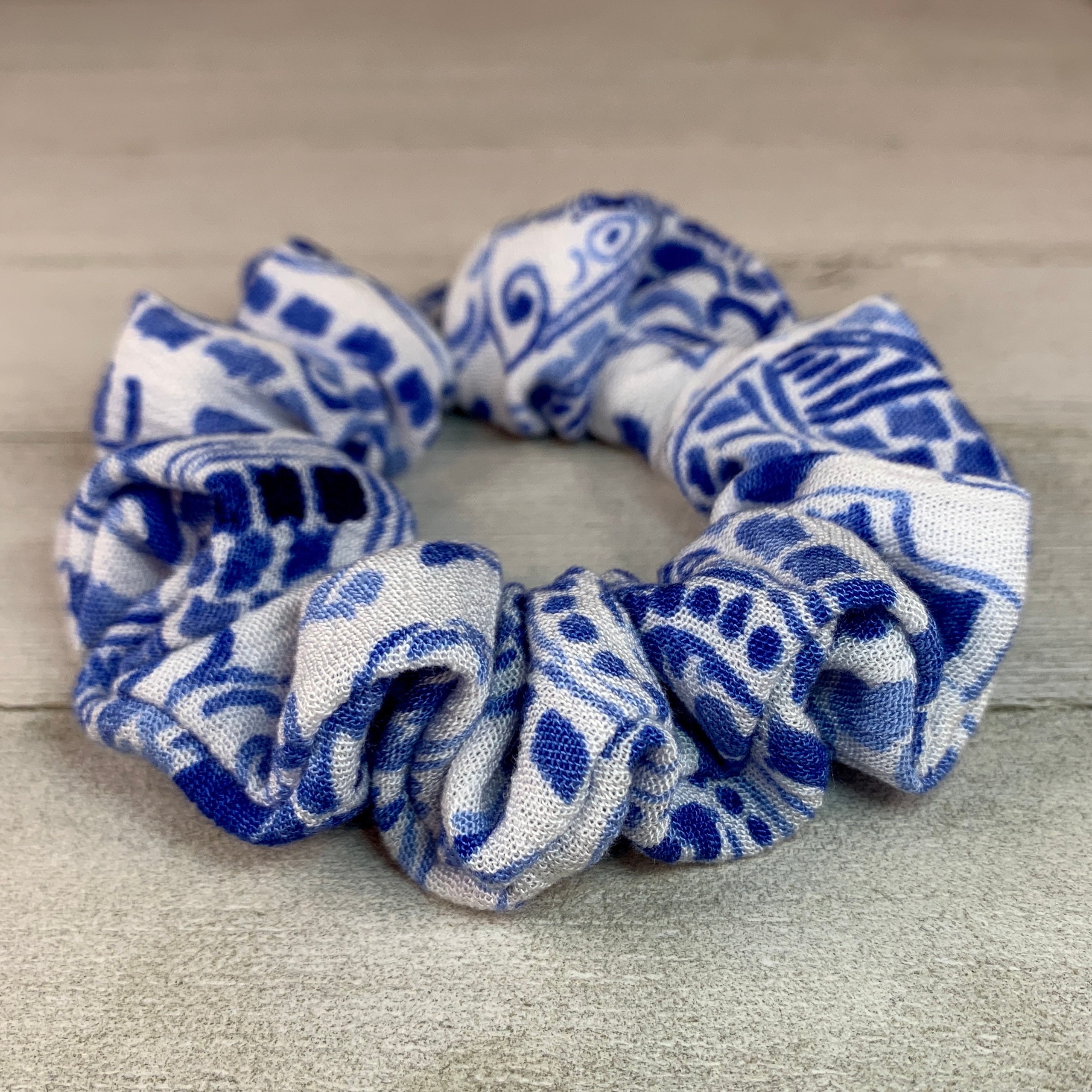 scrunchy♡handmade【1474】 Blue Porcelain Scrunchie, Fine China, Swirl Tile Print, Hair Tie