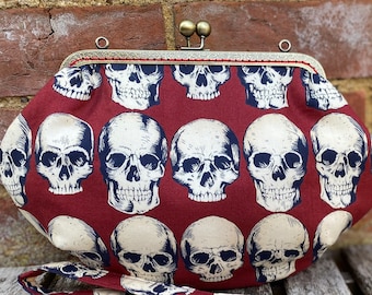 Skulls medium frame clutch bag, Gothic clutch purse, Detachable strap, Rad Skulls, Alexander Henry, Handmade