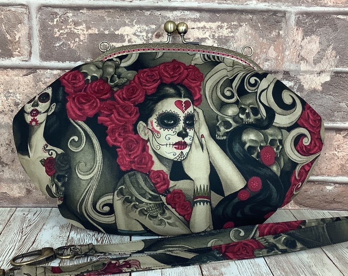 Gothic medium frame clutch bag, Day of the dead clutch purse, Skulls frame handbag, Las Elegantes shoulder bag, Detachable strap, Handmade