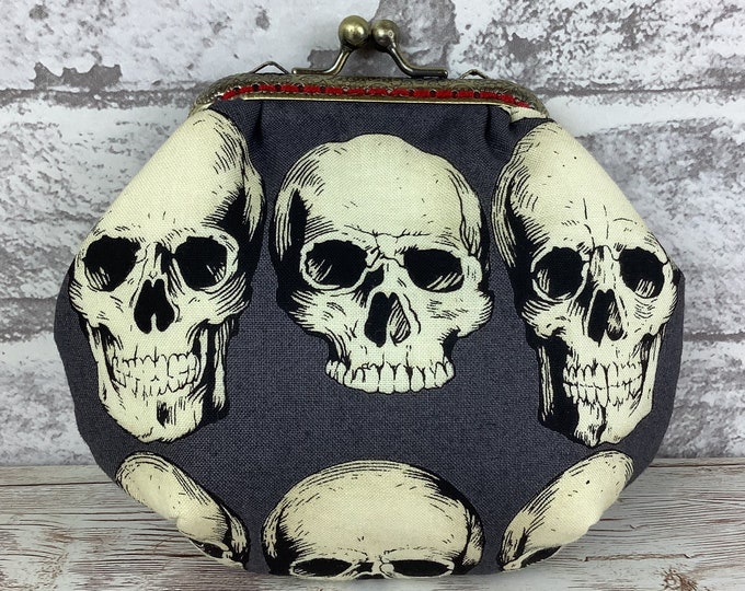 Skulls frame coin purse, Gothic fabric coin purse, Rad skulls change kiss lock wallet, Optional chain, Alexander Henry, Handmade