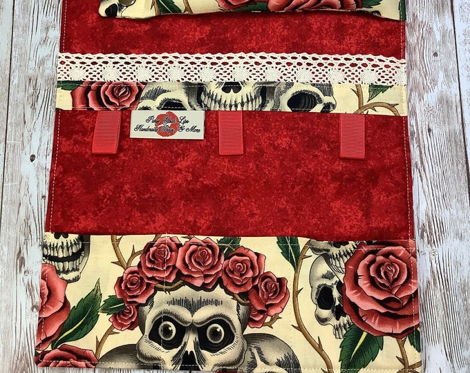 Skulls and roses jewellery roll, Gothic jewelry wrap, Fabric pouch, Travel organiser, Alexander Henry, Rose Tattoo, Handmade