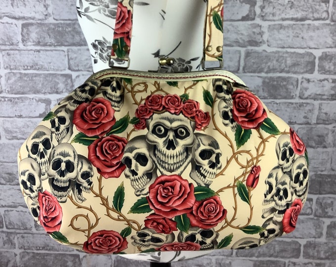 Skulls roses large frame handbag, Gothic purse, Skulls shoulder bag, Frame bag, Alexander Henry, Rose Tattoo, Handmade