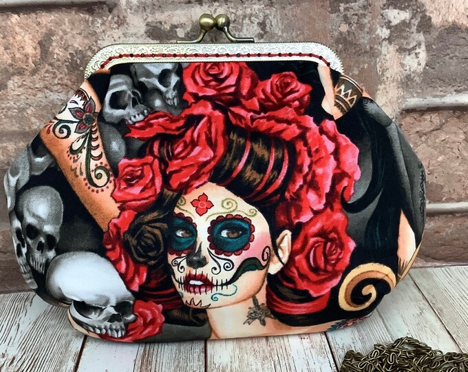 Day of the dead small frame clutch bag, Gothic handbag, Las elegantes makeup purse, Optional chain, Alexander Henry, Handmade