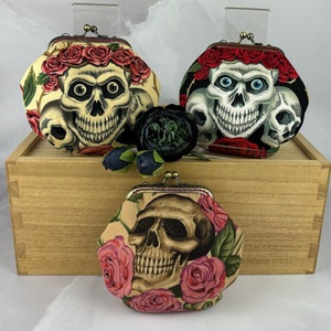 Skulls coin purse, Gothic coin wallet, 3 pattern options, Optional chain, Handmade