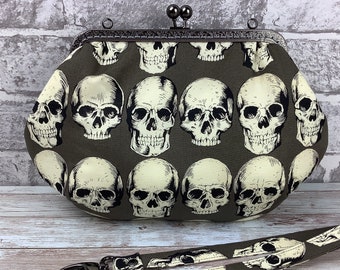 Skulls medium frame clutch bag, Gothic clutch purse, Rad skulls frame handbag, Shoulder bag, Detachable strap, Alexander Henry, Handmade