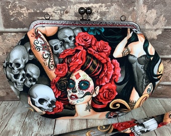 Gothic medium frame clutch bag, Day of he dead clutch purse, Skull frame handbag, Shoulder bag, Candy skull, Detachable strap, Las Elegantes