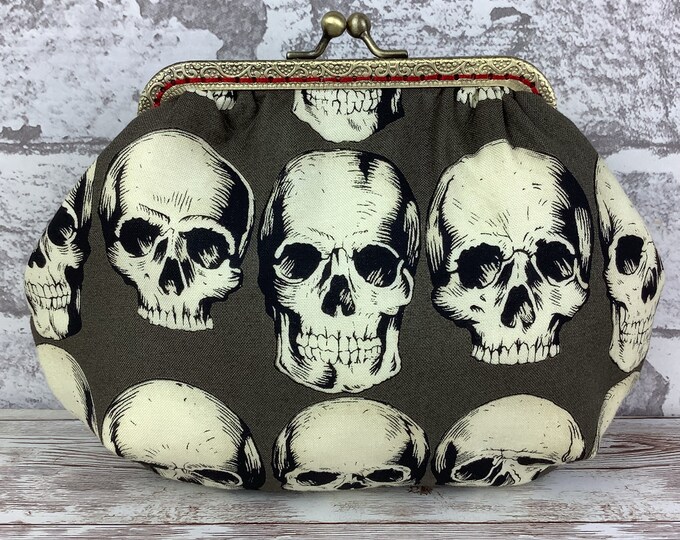 Skulls small frame clutch bag, Gothic handbag, Rad skulls makeup purse, Optional chain, Alexander Henry, Handmade