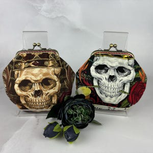Skulls coin purse, Gothic change purse, 2 colour options, Optional chain, Handmade