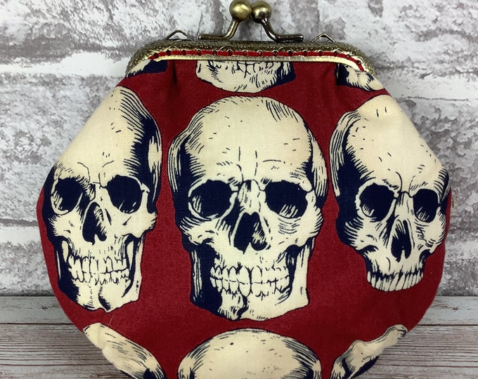 Skulls frame coin purse, Gothic fabric coin purse, Rad Skulls change kiss lock wallet, Optional chain, Alexander Henry, Handmade