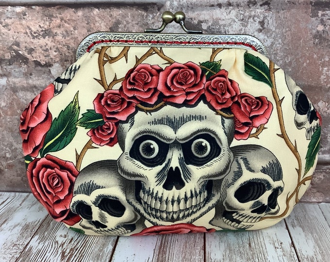 Skulls and roses small frame clutch bag, Gothic handbag, Rose Tattoo makeup purse, Optional chain, Alexander Henry, Handmade