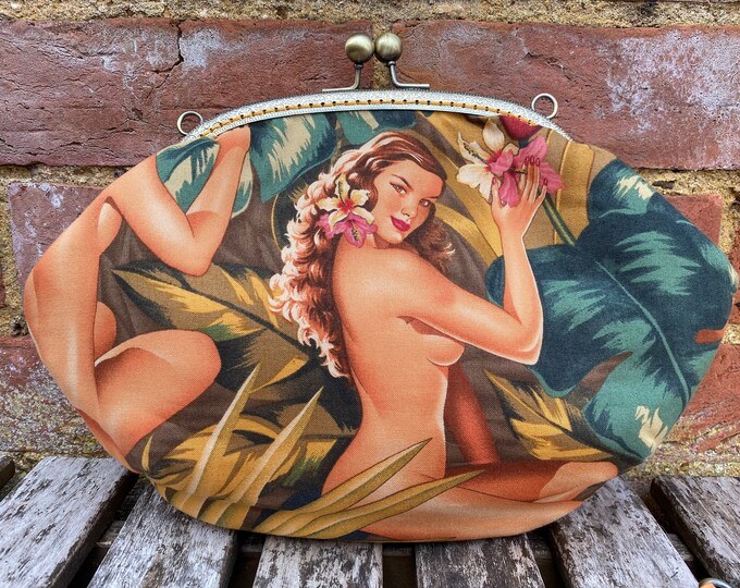 Burlesque medium frame clutch bag, Pin up girl clutch purse, Glamour girl frame handbag, Retro shoulder bag, Detachable strap, Mirage Pin Up