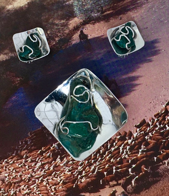 Nickel Silver Malachite Pendant & Earrings Set