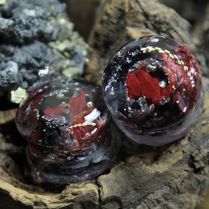 Blood plugs Obsidian gauges Garnet Plugs Red stone gauges Crystal tunnels Goth bridal plugs 00 tunnel Blood goth wedding gauges 12mm 28mm