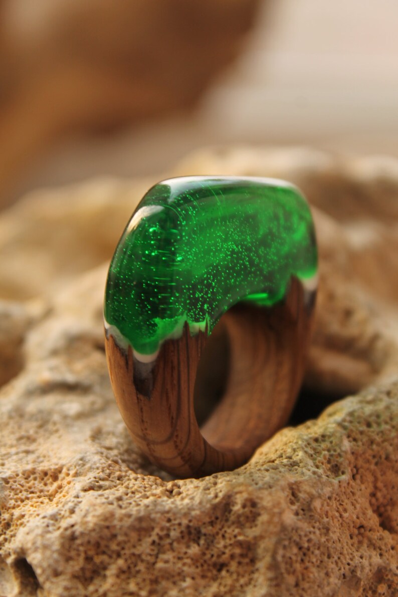 Emerald ring Green jewelry Forest ring winter snow jewelry rustic ring woodland Bridesmaid gift resin ring everyday ring woman wooden wood