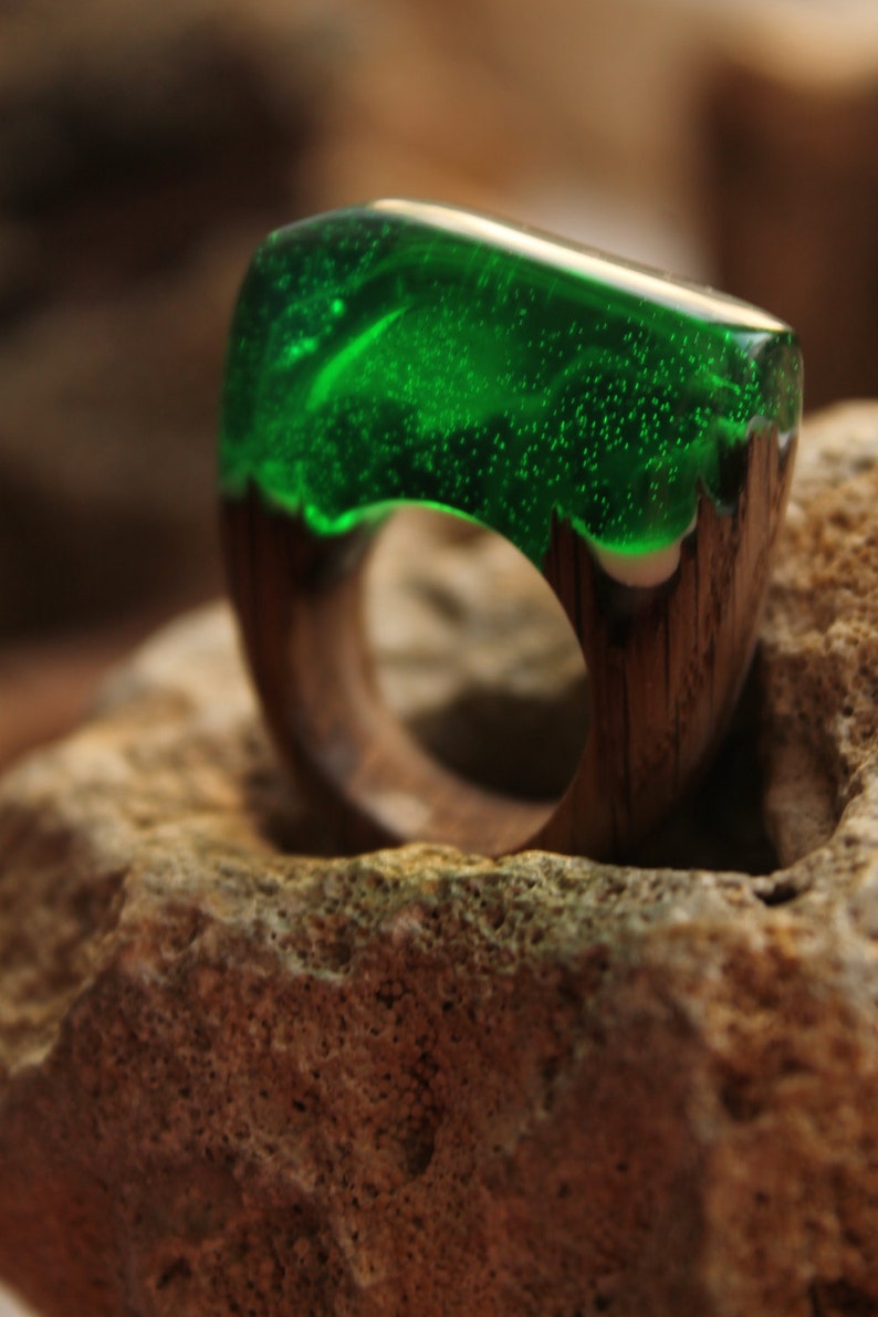 Emerald ring Green jewelry Forest ring winter snow jewelry rustic ring woodland Bridesmaid gift resin ring everyday ring woman wooden wood