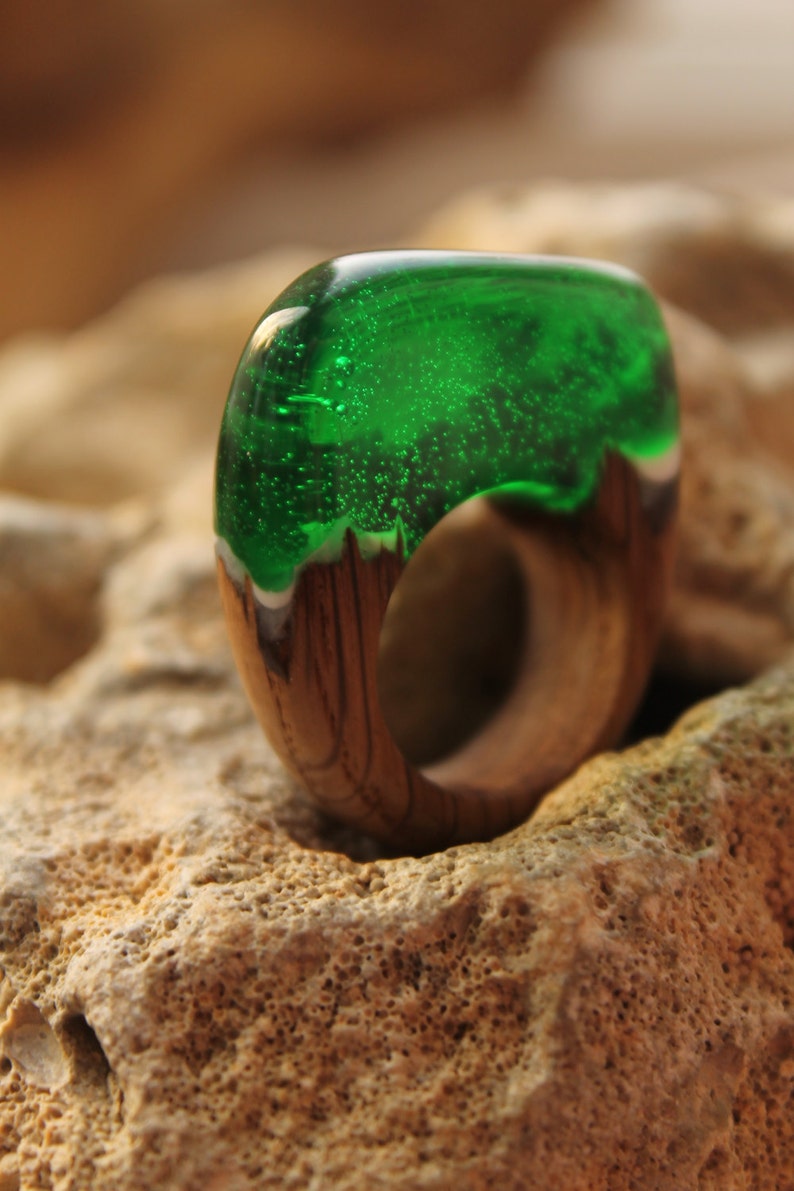 Emerald ring Green jewelry Forest ring winter snow jewelry rustic ring woodland Bridesmaid gift resin ring everyday ring woman wooden wood