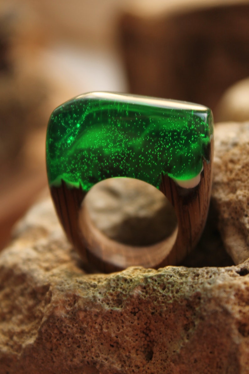 Emerald ring Green jewelry Forest ring winter snow jewelry rustic ring woodland Bridesmaid gift resin ring everyday ring woman wooden wood