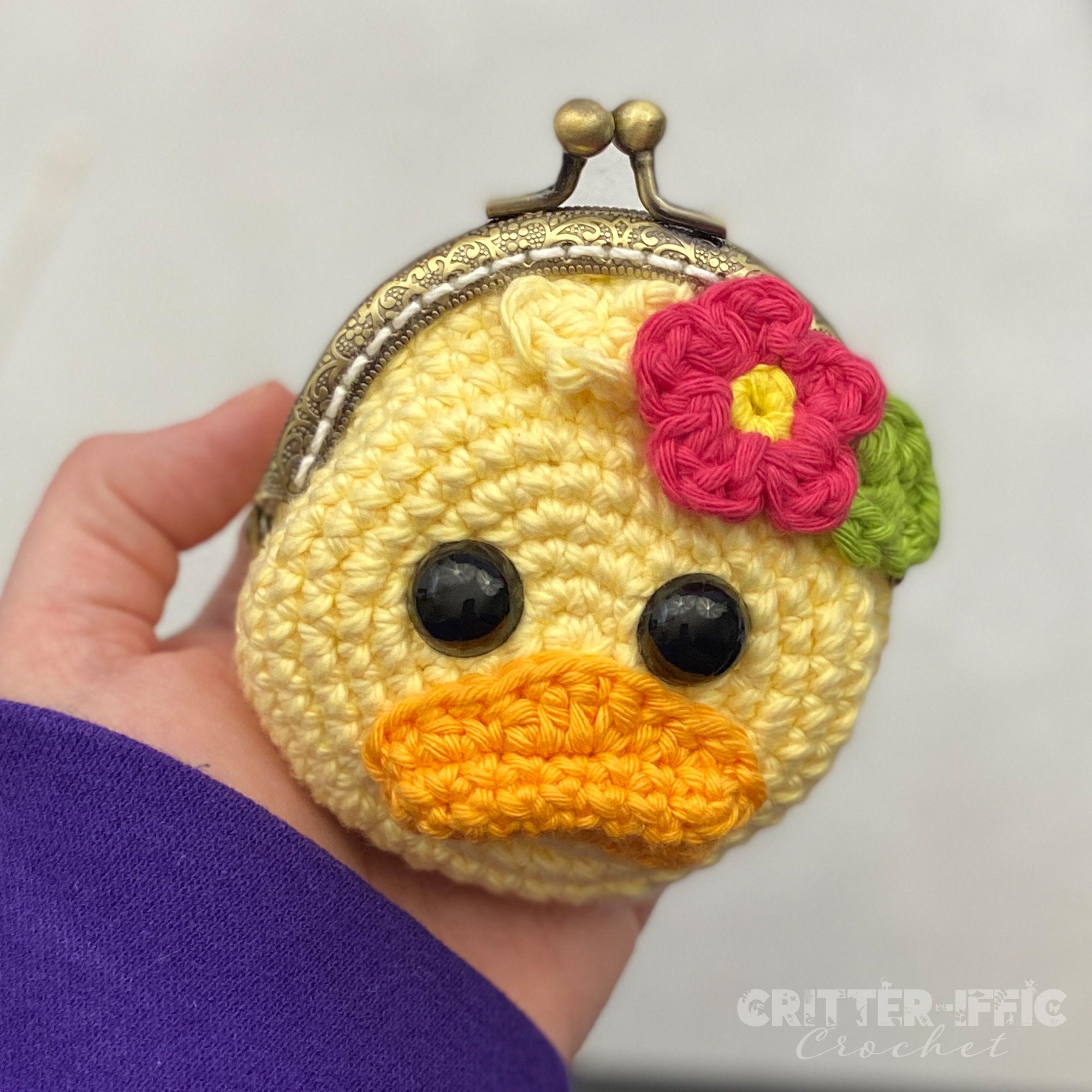 Yellow, silicone duck coin purse with clasp opening • Dimensions