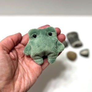 Pocket Frog Plush Toy, Worry Pet, Weighted Animal, Travel Companions, Sensory Plush, Lucky Charm, Fidget Plush, Anxiety Animal, Hug Mom