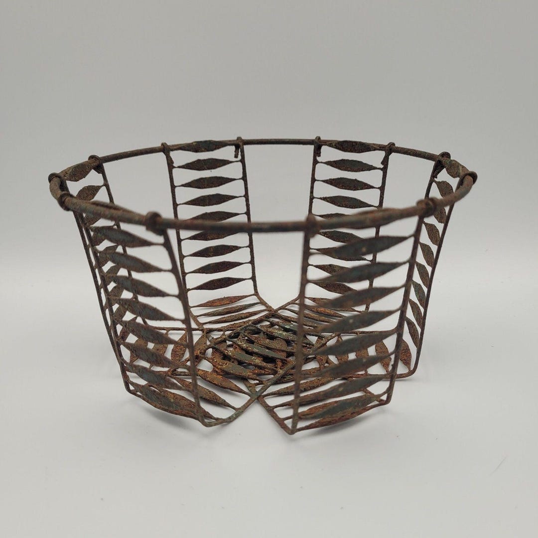 Vintage Rustic Wire Small Round Basket Rusty Farmhouse Cottage ...