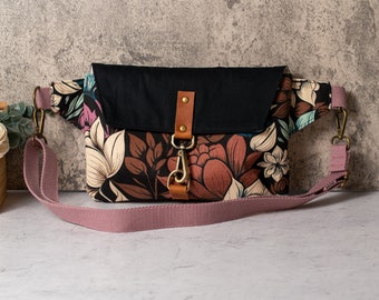 Belt Bag / Fanny pack / Crossbody bag - Floral design with leather closure