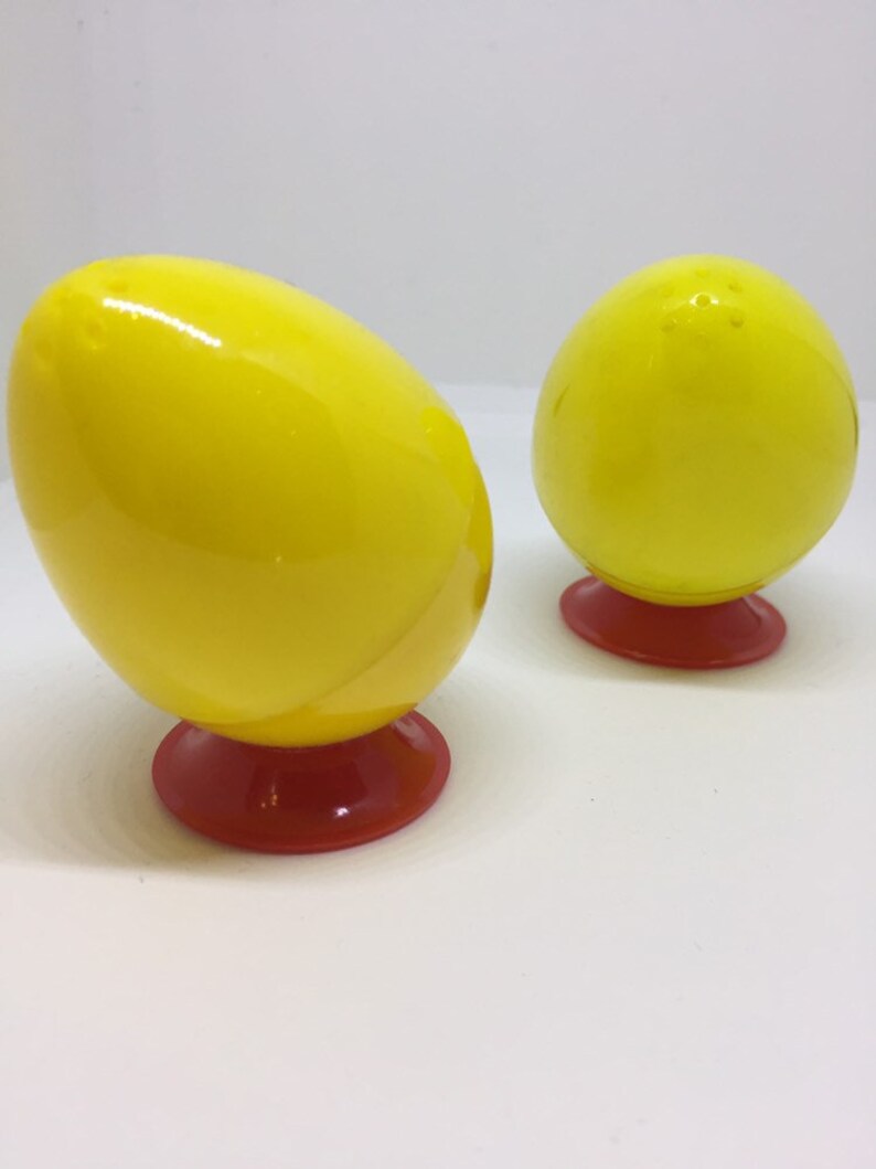 Vintage 1950s egg shaped plastic salt and pepper shakers Etsy