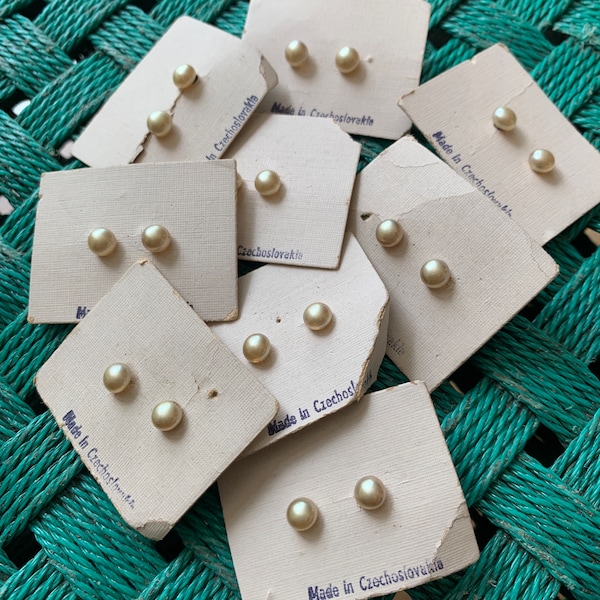 JOB LOT 38 x pairs Vintage pearl stud Earrings, tiny studs