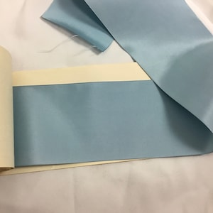 Fita de cetim azul bebê vintage, borda trançada de 8,6 cm (3,3/8"), 3,65 metros (4 jardas)