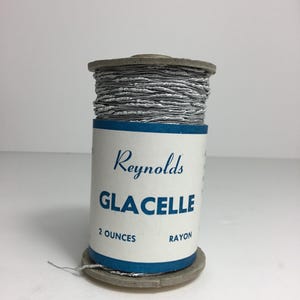 Seltene Vintage Reynolds Glacelle Rayon Strick-Häkelgarn Farbe LT Grau Farbe #2240 2 Unzen Spule