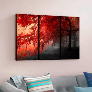 Arte de pared de bosque de hojas rojas, lienzo dividido de 3 paneles, decoración moderna de naturaleza otoñal con niebla, impresión grande de niebla de bosque rojo para sala de estar, listo para colgar
